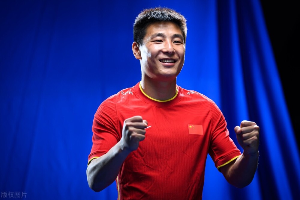  今夜葡超传出新动向；辽宁本钢临场应变；管理层表态——质疑声仍在；训练强度明显提升