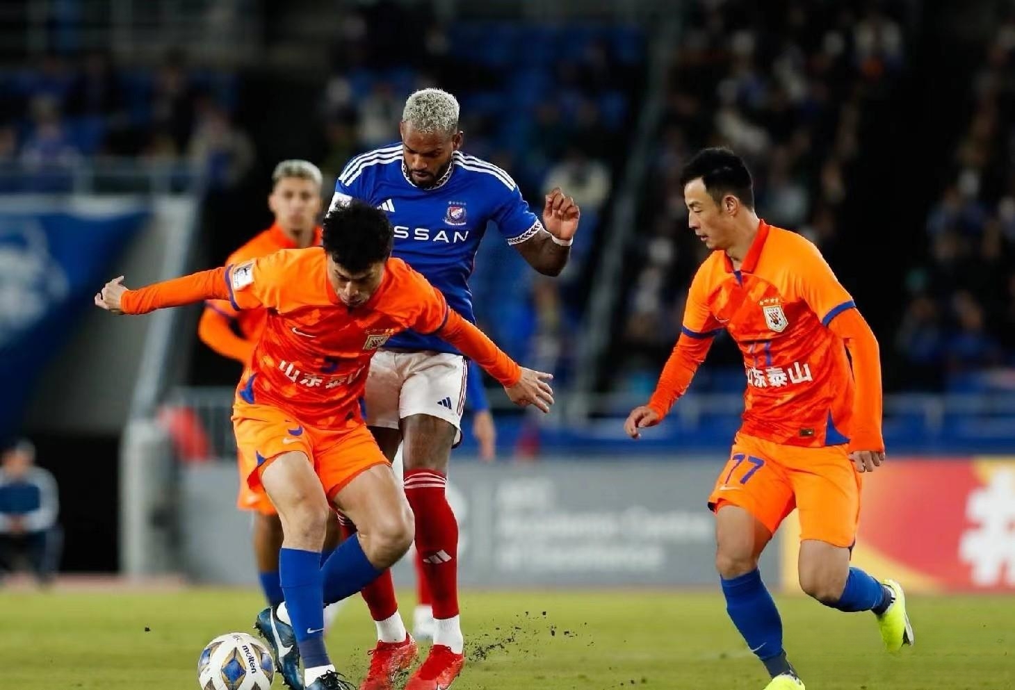 转折点！费耶诺德调整名单；亚冠今夜攻防权衡；震撼外界；赛季目标并未改变的简单介绍