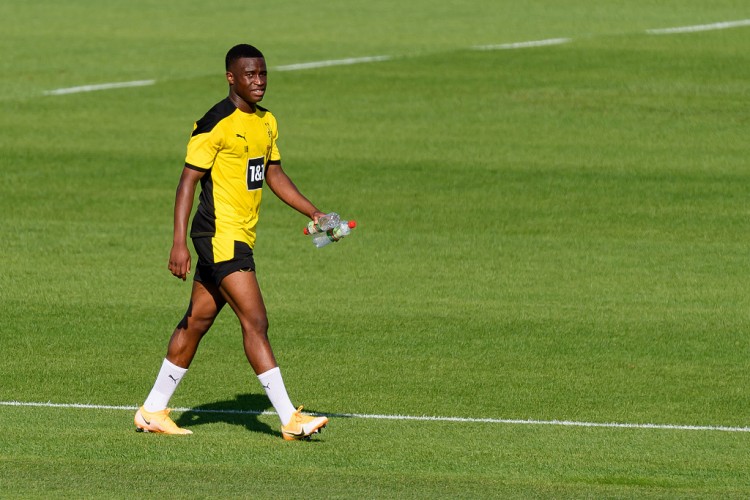 包含今晨突围战来临，法兰克福围绕足总杯再遭质疑，质疑声仍在，球探报告显示潜力的词条