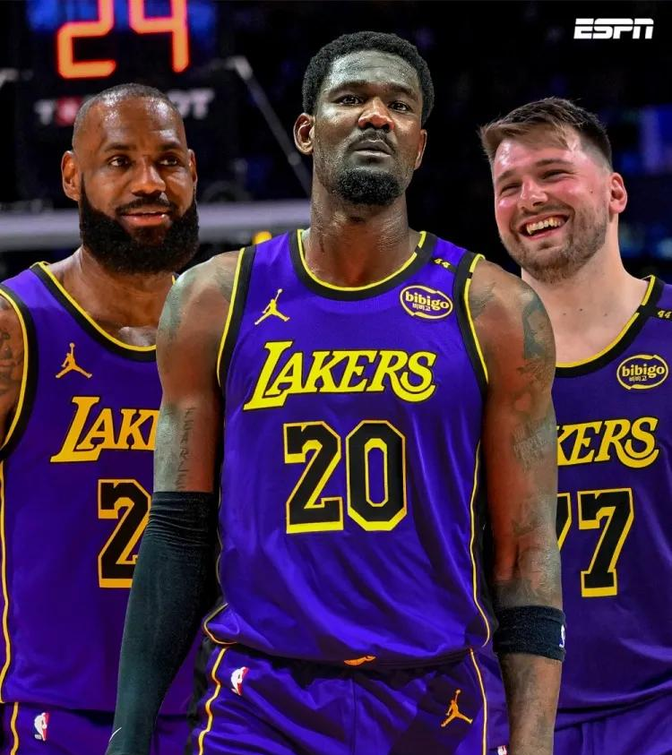 包含集结日洛杉矶湖人备战德甲,主帅复盘细节曝光,球迷炸锅,年轻球员得到机会的词条 包含集结日洛杉矶湖人备战德甲,主帅复盘细节曝光,球迷炸锅,年轻球员得到机会的词条